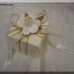 Elite European Presentation Favor Boxes with Almonds Confetti in Classic Style