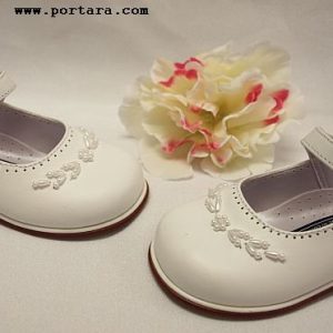 Flower Pearl Girls Shoes in White Color