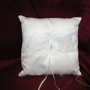 ELEGANT RING PILLOW